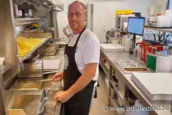 Nick (49) is begonnen aan wereldrecordpoging frieten bakken: “Als ik het record breek, moet ik een dopingtest ondergaan”