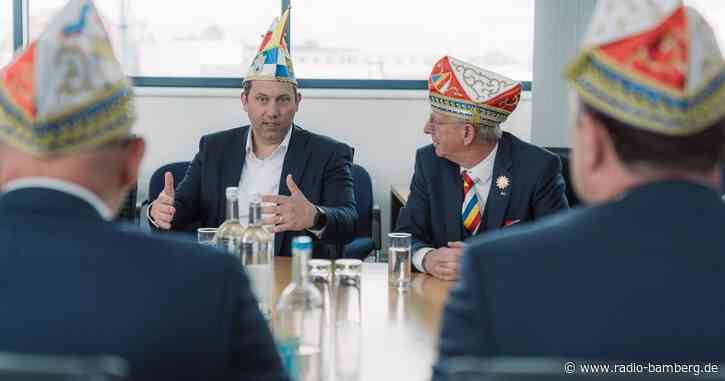SPD-Chef Klingbeil erhält Orden wider den tierischen Ernst
