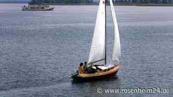 Havariertes Segelboot in der Feldwieser Bucht – Aufwändige Bergungsaktion am Chiemsee