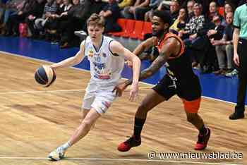 Voorzitter Kristof De Saedeleer heet Okapi-fans welkom in het Forum voor open training: “Aalst de kampioen van de abonnees”