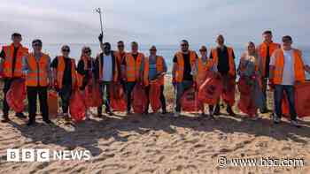 Volunteers clean 60kg of waste from beach