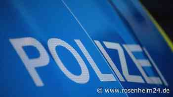 Kontrolle verloren: Kolbermoorer Biker (25) fliegt bei Seebruck über Leitplanke