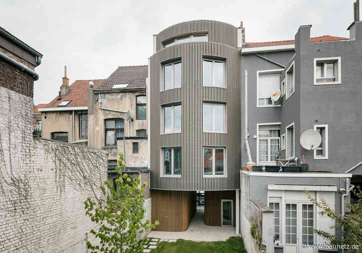 Klein und groß, in der Mitte ein Hof - Wohnbauten in Schaerbeek von Notan Office