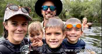 Dokter glijdt uit en wordt opgegeten door krokodillen, autoriteiten waarschuwen voor voeren wilde dieren