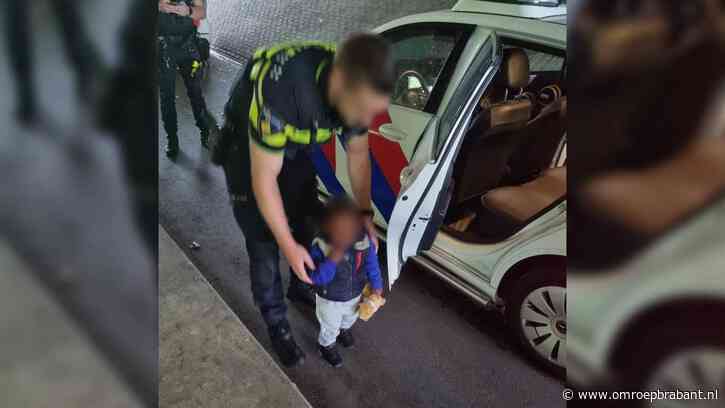 Hoogzwangere moeder stapt uit trein, peuter blijft achter en reist verder