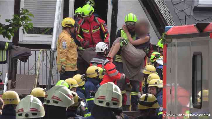 Flevoland - Nieuwsoverzicht 07/08 | Urker gezin bevrijd uit ingestort hotel • Opnieuw dode kat in Gelderse Diep
