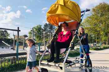 Yentl rijdt met volwassenen door Hasselt in … een Buggy XL: “Een ode aan iedereen die even gedragen wil worden”