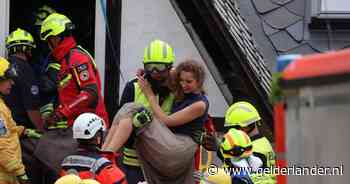 Opa Auke rijdt midden in de nacht naar Duitsland als hij hoort dat familie onder puin ligt van ingestort hotel