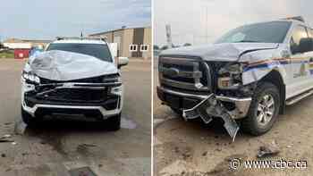 Saskatoon man facing charges after 2 RCMP vehicles damaged in Kindersley, Sask., by truck with stolen license plate