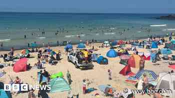 Lifeguards 'flat out' as people flock to the beach