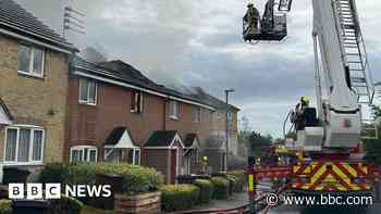 Man arrested after shed fire spreads to homes