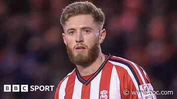 Colchester sign midfielder Bishop from Lincoln