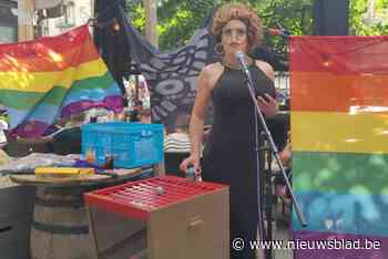 IN BEELD. Antwerp Pride barst los met Drag Bingo op Theaterplein