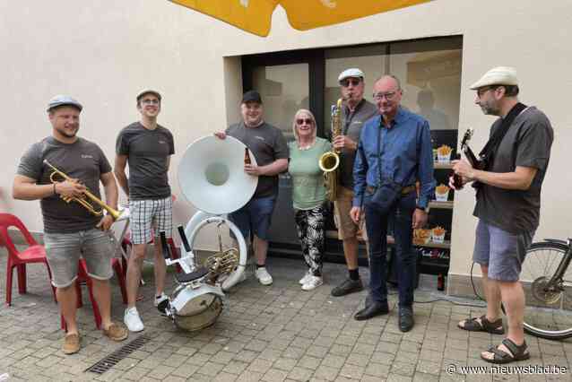 Ambiancegroepjes brengen sfeer op zomermarkten