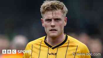 Mansfield sign Newport striker Evans