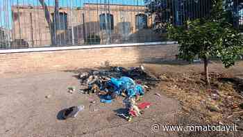 Urina e rifiuti davanti al museo delle Terme di Diocleziano: “Pessimo biglietto da visita per il Giubileo”