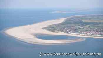 Tornado auf Borkum wirbelt sogar Strandkörbe durch die Luft