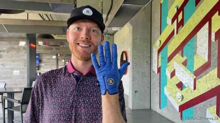 Local golf pro Stefan Cox bringing colour to the golf glove