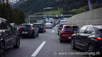 Rückreiseverkehr staut sich vor Gotthardtunnel auf zehn Kilometer