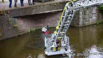 Kat vast in buis Oostkade, reddingspoging niet gelukt