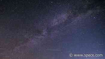 How to tell the difference between meteor and satellite streaks in photos