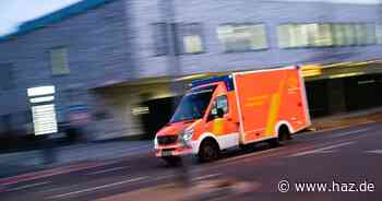 Hannover: Autofahrer rammt 20-Jährigen auf einem Moped und flieht