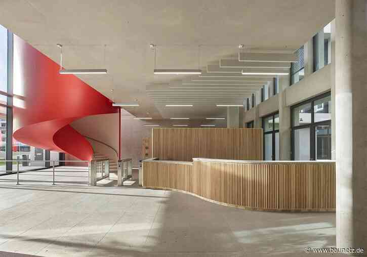 Weißbeton mit Isarkiesel
 - Zentrum für Produktentwicklung in München von LRO