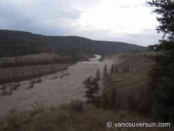 Boaters asked to stay off Fraser after debris from Chilcotin slide reaches Metro Vancouver
