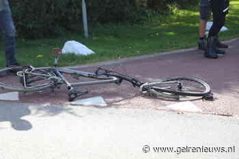 Fietser belandt op voorruit van auto