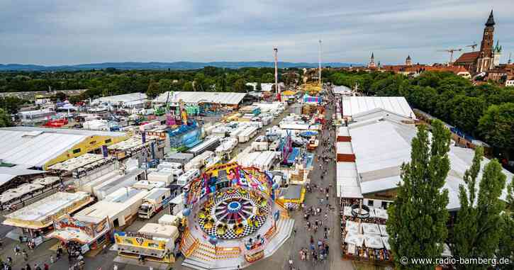 Mit Trachtlern und Blasmusik beginnt das Gäubodenvolksfest
