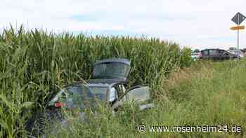 Unfall auf AÖ18: Fahranfängerin verursacht Autoüberschlag - zwei Personen in Klinik