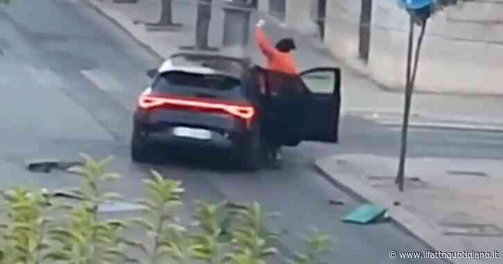 Trani, fanno saltare il bancomat e prima di fuggire un rapinatore saluta le persone che inveiscono dai balconi (video)