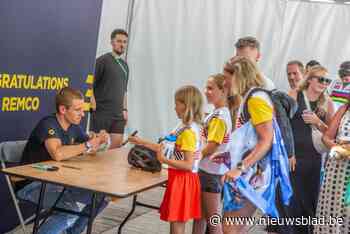 Duizenden fans vieren gouden Remco in Schepdaal: “Hier mochten we niet ontbreken”