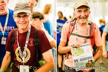 Herman (74) en Alfred (74) finishen al voor 50ste keer in de Dodentocht, organisatie beloont hen met cadeau