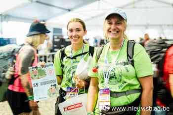 Jongste deelnemer Line (15) haalt samen met haar mama de finish van de Dodentocht: “Heel leuk om het samen te kunnen doen”
