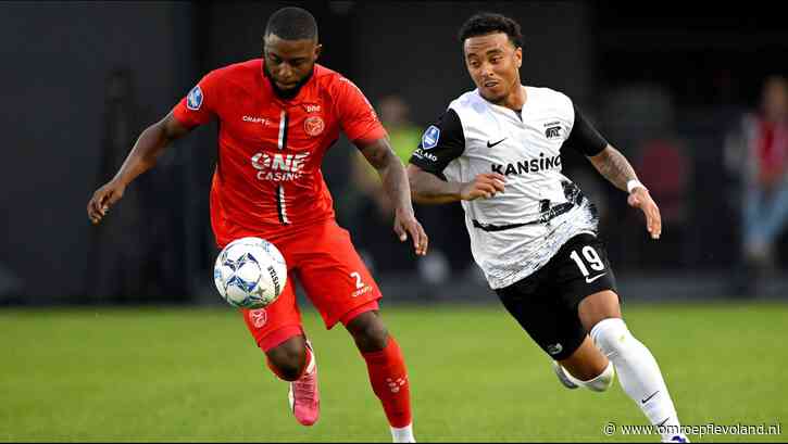 Almere - Almere City verliest van AZ na twee keer rood voor debutanten