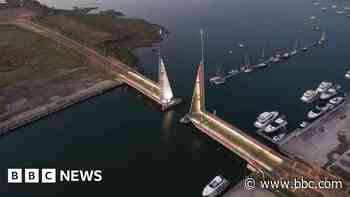 Lifting bridge reopens after three-month repairs