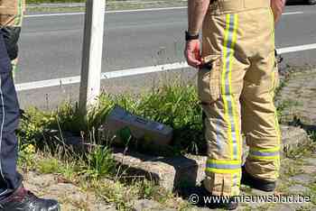 Alerte buurtbewoners vinden volle fles lachgas aan kant van de weg