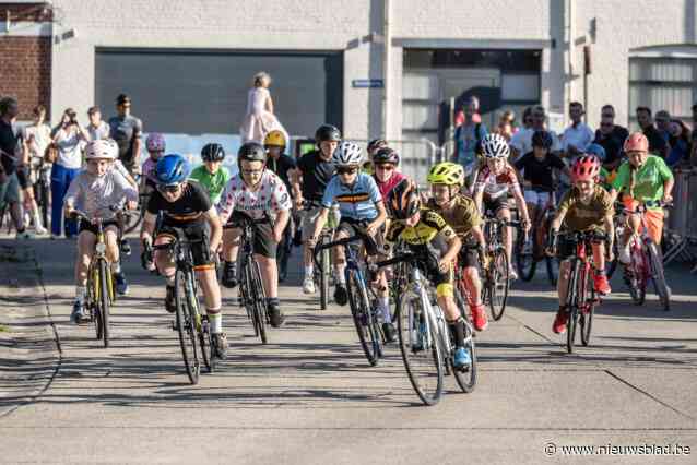Kinderen trappen zonnige kermis Beveren op gang