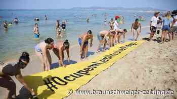 „Ballermann“-Protestler schockieren Urlauber auf Mallorca