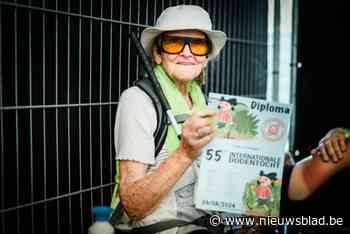 Antwerpse Jekka Goemans (87) levert dé olympische prestatie tijdens Dodentocht: “Het was moeilijk omdat ik niet zo goed meer kan zien”