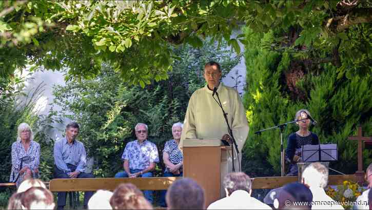 Urk - Herdenkingsdienst in Kröv voor slachtoffers hotelinstorting, gebeden voor gewonde Urker