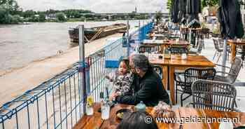 Verbouwing Rijnkade treft horeca: ‘De zon schijnt, maar kijk hoe rustig het is’