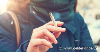 Kosten rokers de samenleving minder geld dan niet-rokers?