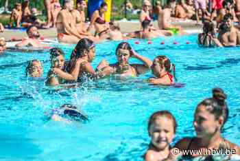 Zomerweer lokt duizenden zwemmers naar Limburgse zwembaden: “Aangename drukte”