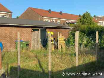 Vat vliegt in brand tegen schuur