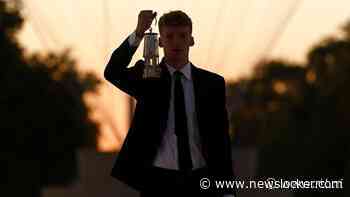 Hoofdrol Franse zwemmer Marchand bij start sluitingsceremonie