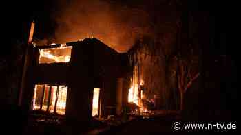 Feuer wüten in Griechenland: Behörden retten 30.000 Menschen vor Waldbrand in Marathon