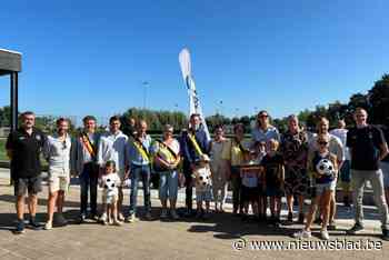 Nieuwe kunstgrasveld in Pittem officieel geopend
