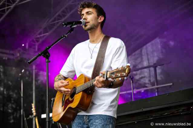 Sint-Niklase singer-songwriter Lars Verstraete (27) doorkruist Vlaanderen met Parkies-concerten: “Optreden op vernieuwde Grote Markt zou de max zijn”